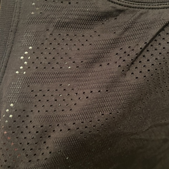 Lululemon size 4 running tank top in black - Picture 2 of 4